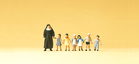 Nun with children<br /><a href='images/pictures/Preiser/75029.jpg' target='_blank'>Full size image</a>